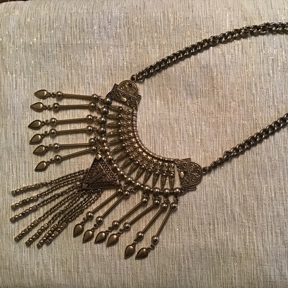Gorgeous GUESS Necklace - Picture 1 of 3
